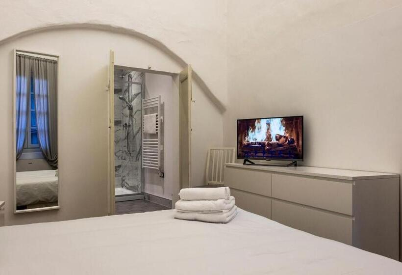 بنسيون Archivolto Del Teatro