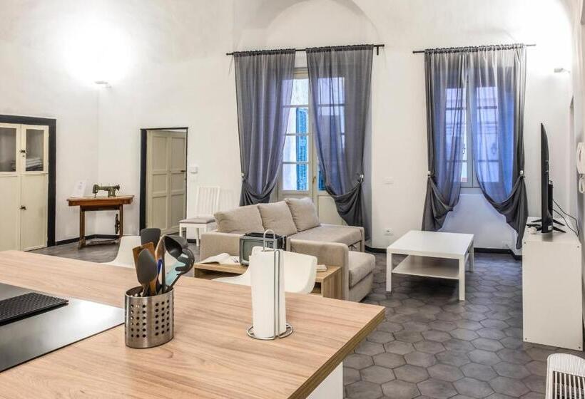 بنسيون Archivolto Del Teatro