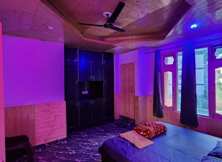 פנסיון Mishika Magic Place