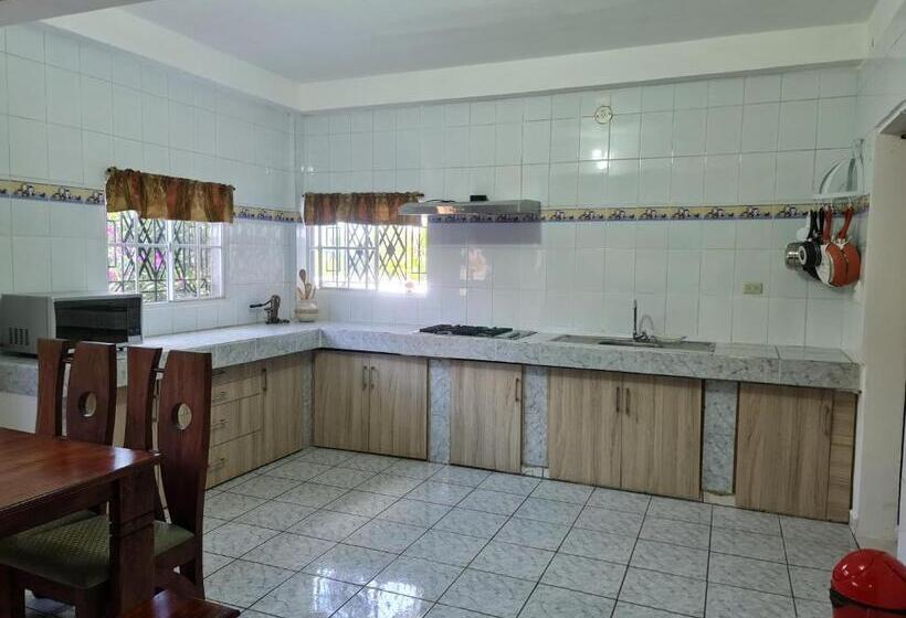 پانسیون Quinta San Juan, Lago De Coatepeque