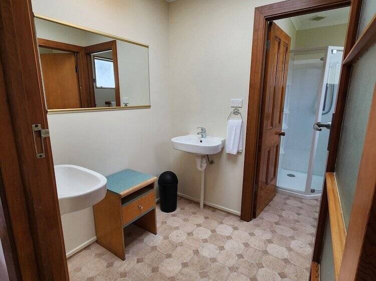 فندق صغير Manapouri Holiday Park