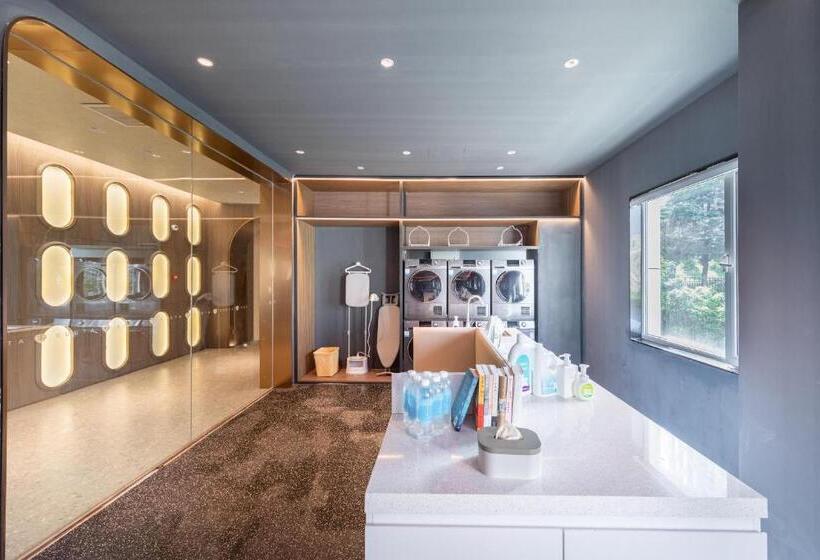 Atour Hotel Qingdao Laoshan Shilaoren Beach