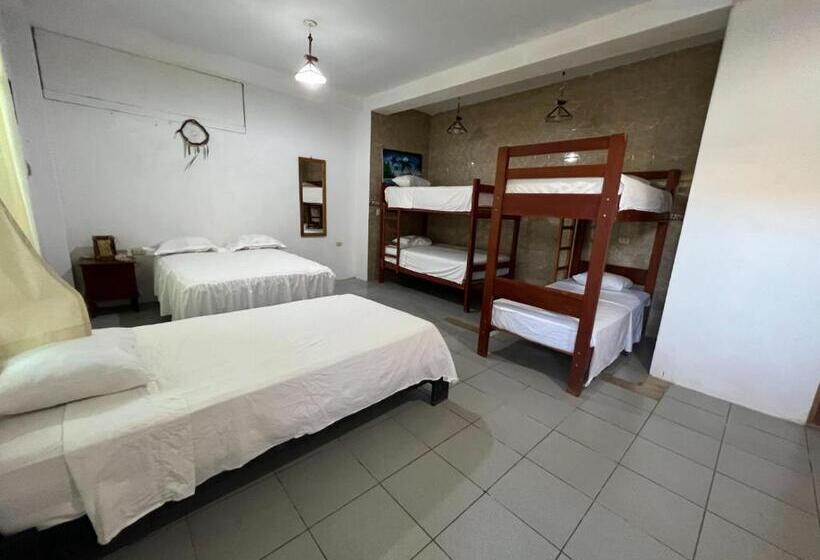 Casa Hotel Pacific Máncora   Piscina & Playa