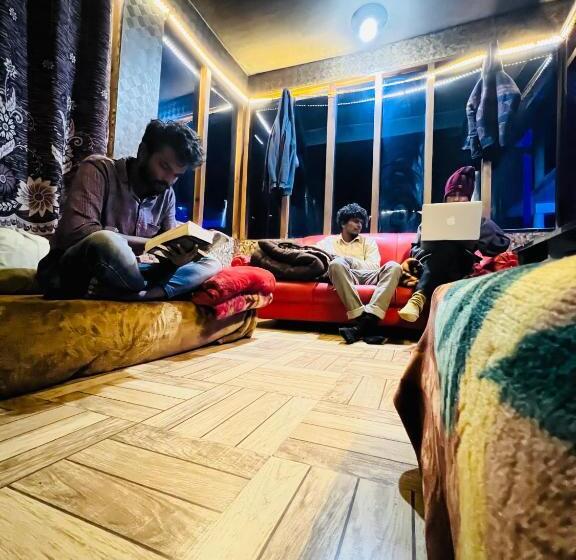 Hotelli Eretz Of Heights