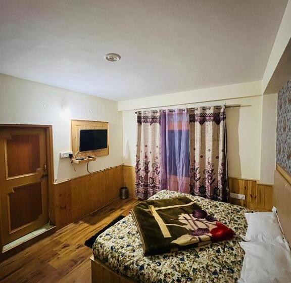 Hotelli Eretz Of Heights