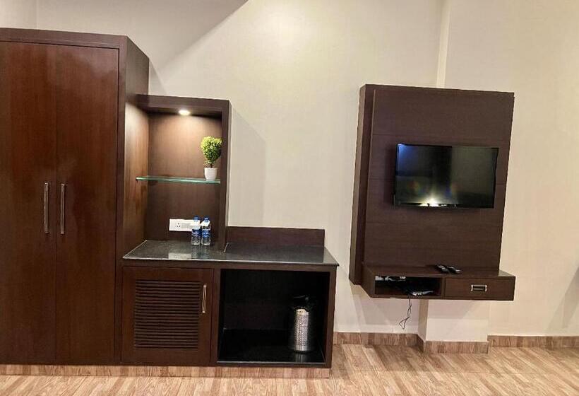 Отель Lavanya Tower Haldwani