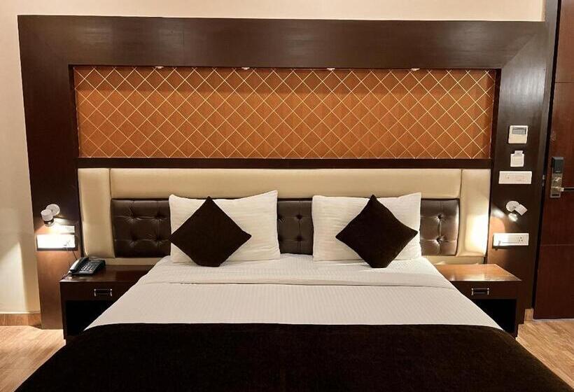 Отель Lavanya Tower Haldwani