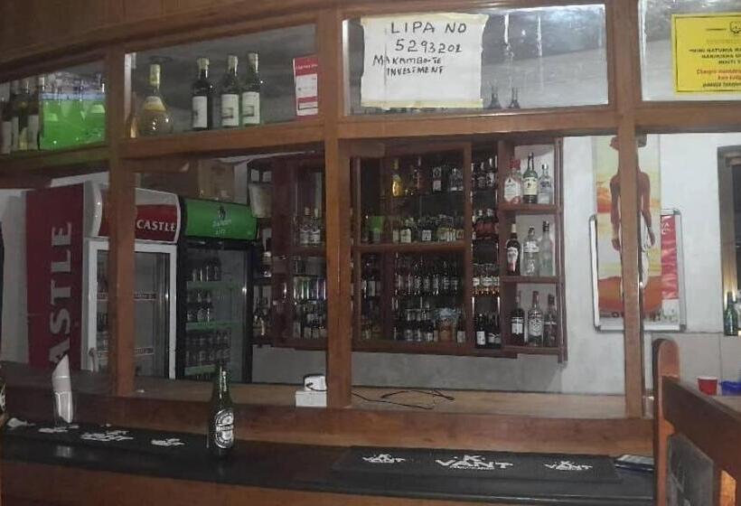 Отель Makambo Te Makuti Cottage