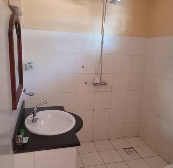 Отель Makambo Te Makuti Cottage