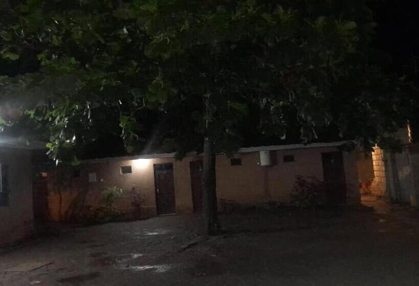 Отель Makambo Te Makuti Cottage