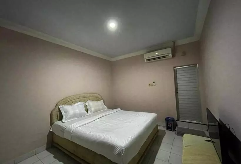 Hotelli Oyo 93292 Raudhatul Husna Homestay Syariah