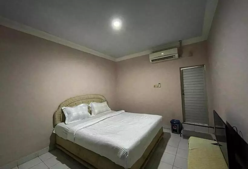 Hotelli Oyo 93292 Raudhatul Husna Homestay Syariah