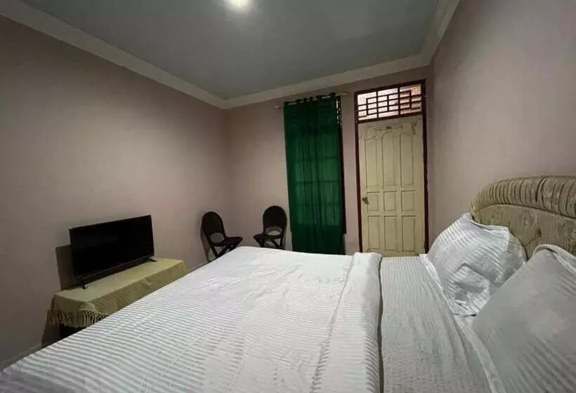 Hotelli Oyo 93292 Raudhatul Husna Homestay Syariah