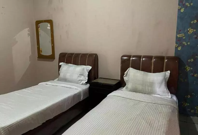 Hotelli Oyo 93292 Raudhatul Husna Homestay Syariah