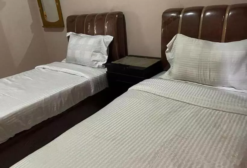 Hotelli Oyo 93292 Raudhatul Husna Homestay Syariah