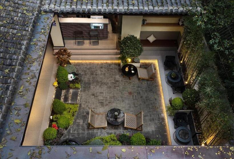 ホテル Xishu Garden Inn   Travel Agency Service   Car Rent Service   English Speaking