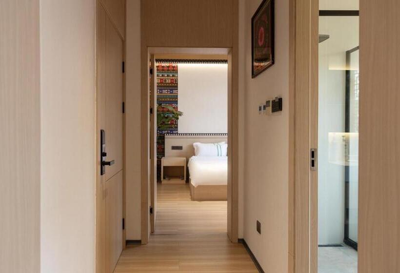 ホテル Xishu Garden Inn   Travel Agency Service   Car Rent Service   English Speaking