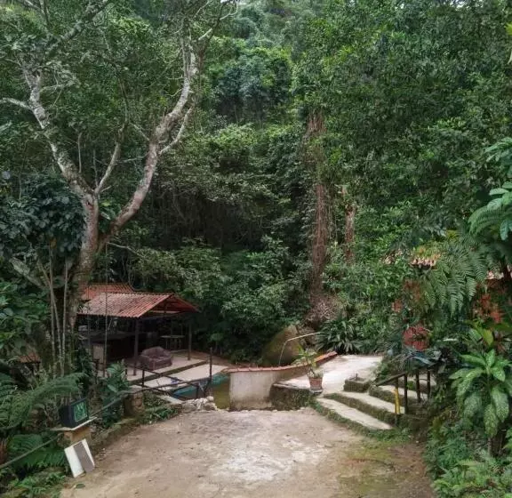 Pacífico Hostel E Flats Trindade