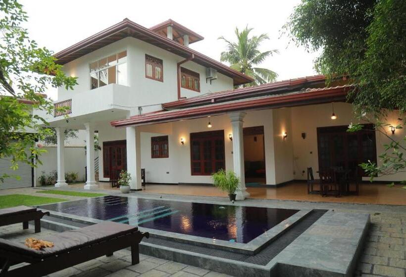 بنسيون Araliya Pool House