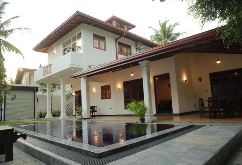 بنسيون Araliya Pool House