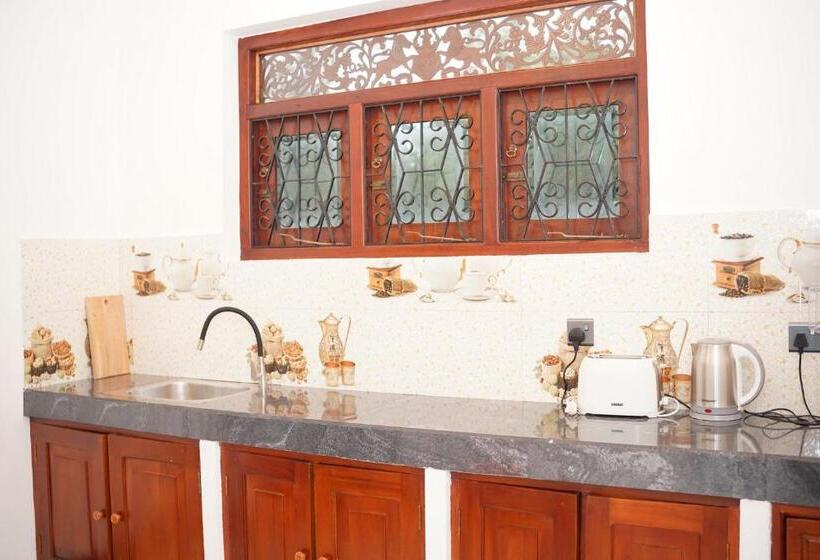 بنسيون Araliya Pool House