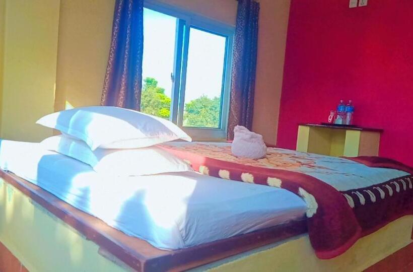 پانسیون Holidays Inn   Bagpacker S Home