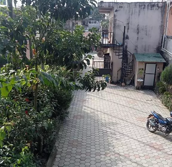 پانسیون Holidays Inn   Bagpacker S Home