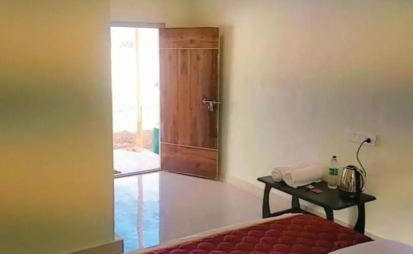 Raghu Eco Resorts, Lambasingi