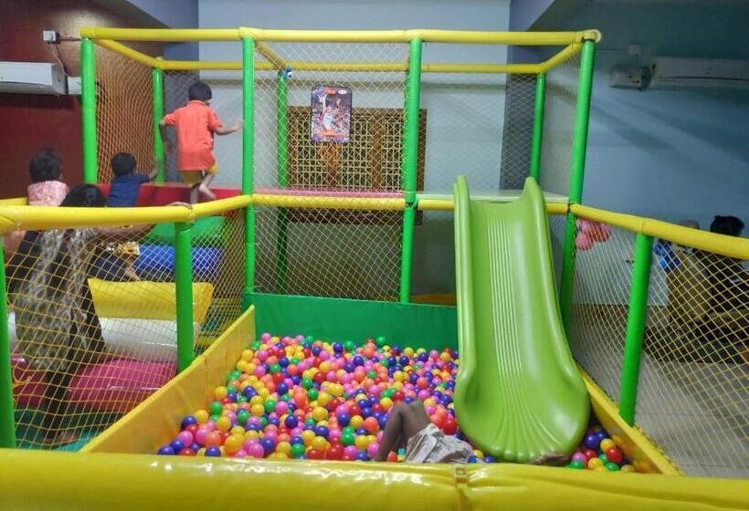 Raghu Eco Resorts, Lambasingi