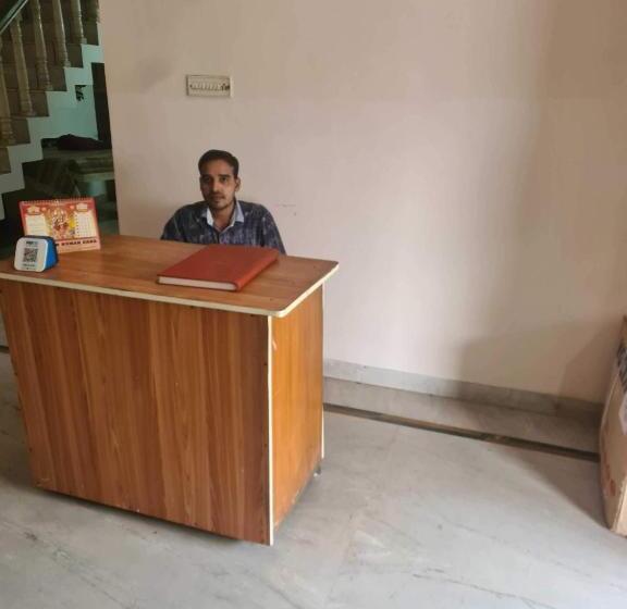 Spot On Hotel Pragya 4