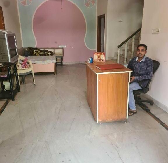 Spot On Hotel Pragya 4