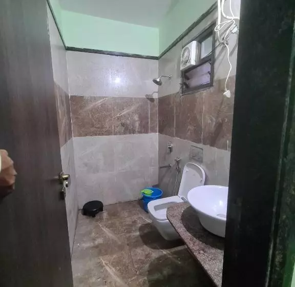 Spot On Hotel Pragya 4