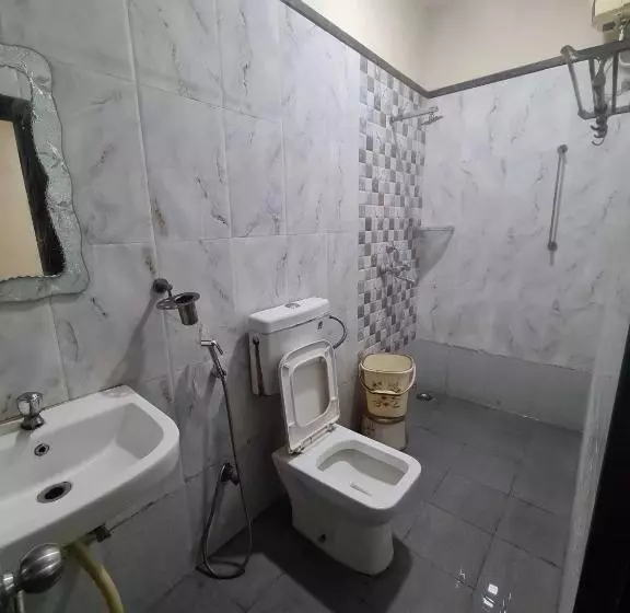 Spot On Hotel Pragya 4