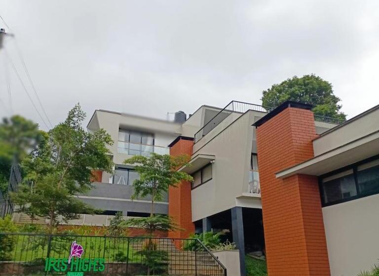 Aamiaismajoitus (B&B) Iris Highes Villas