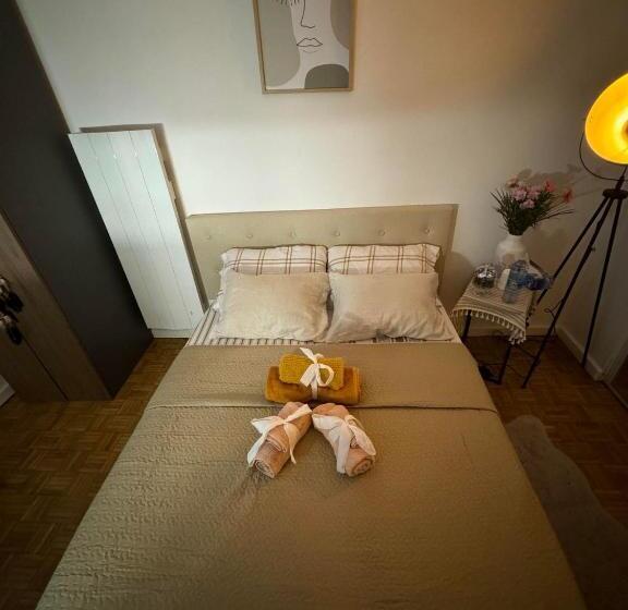 تختخواب و صبحانه Near The Palace Of Versailles Breakfast+parking