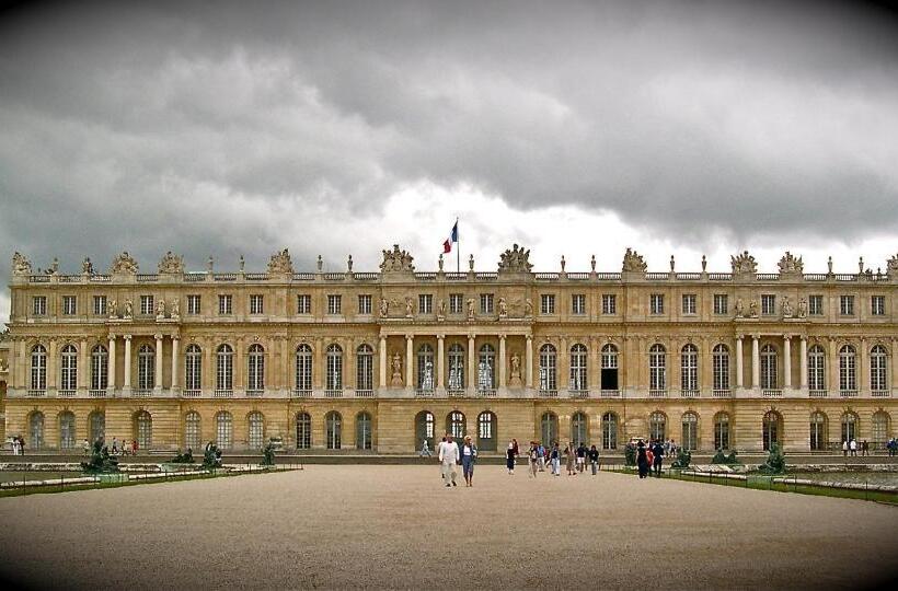 تختخواب و صبحانه Near The Palace Of Versailles Breakfast+parking
