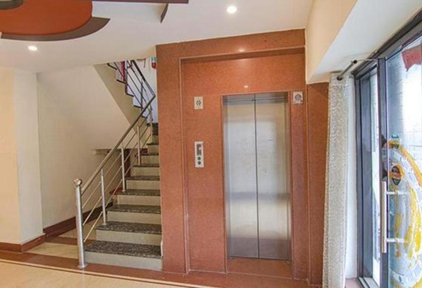 Fabhotel Cp Palace Race Course