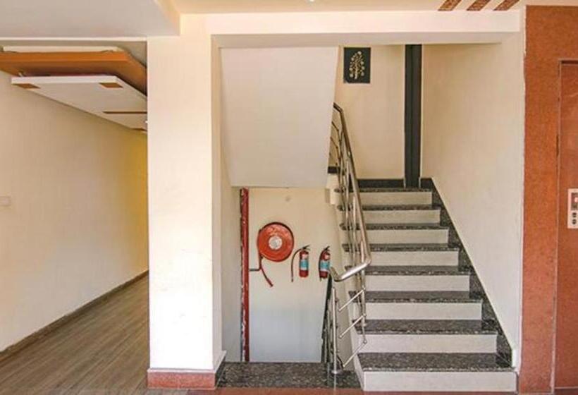 Fabhotel Cp Palace Race Course