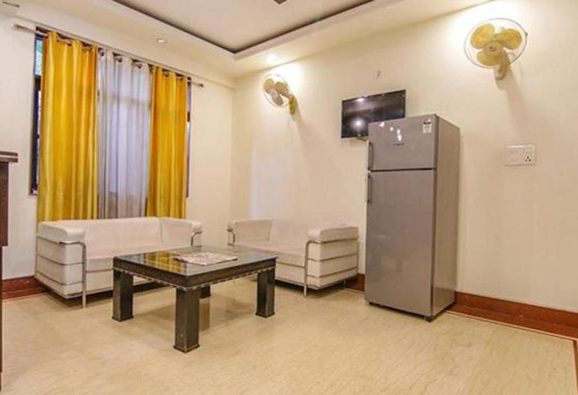 Fabhotel Cp Palace Race Course