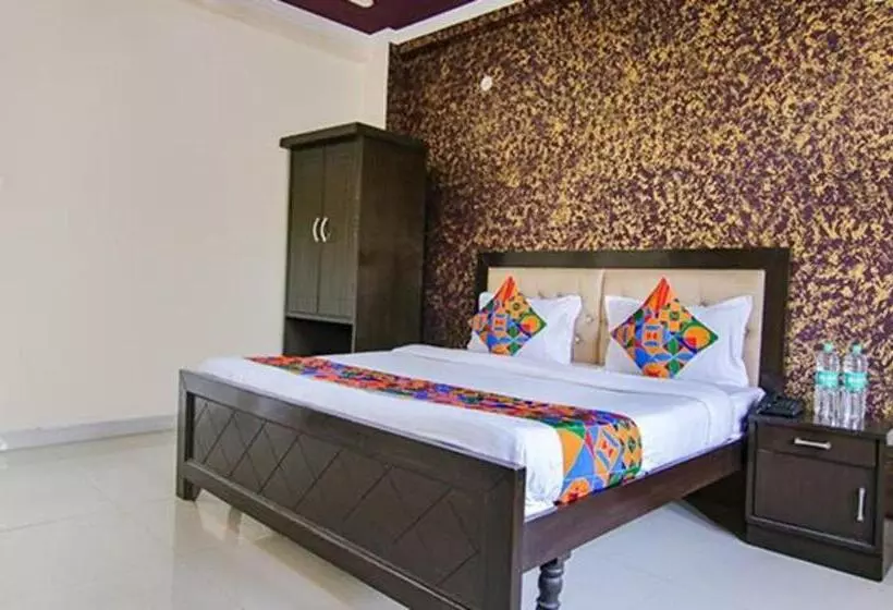 Fabhotel Cp Palace Race Course
