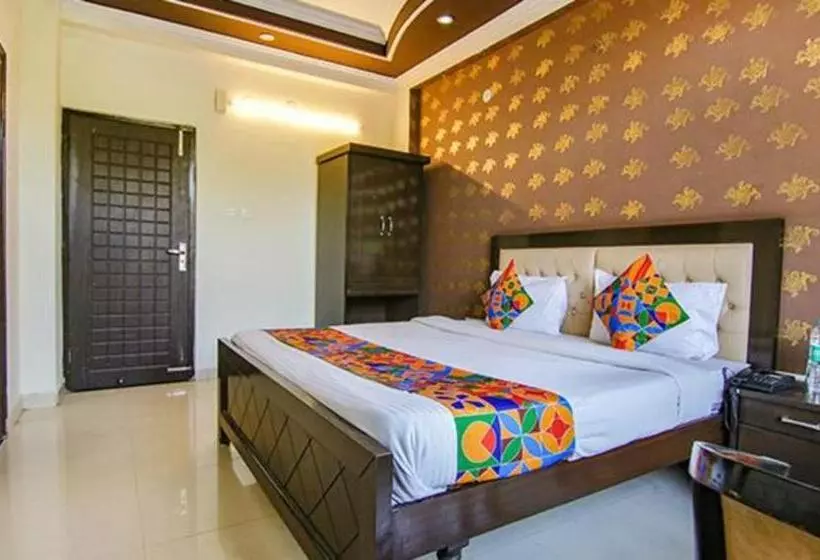 Fabhotel Cp Palace Race Course