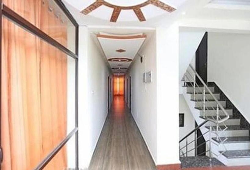 Fabhotel Cp Palace Race Course