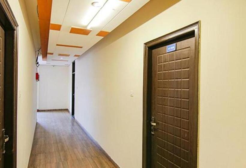 Fabhotel Cp Palace Race Course