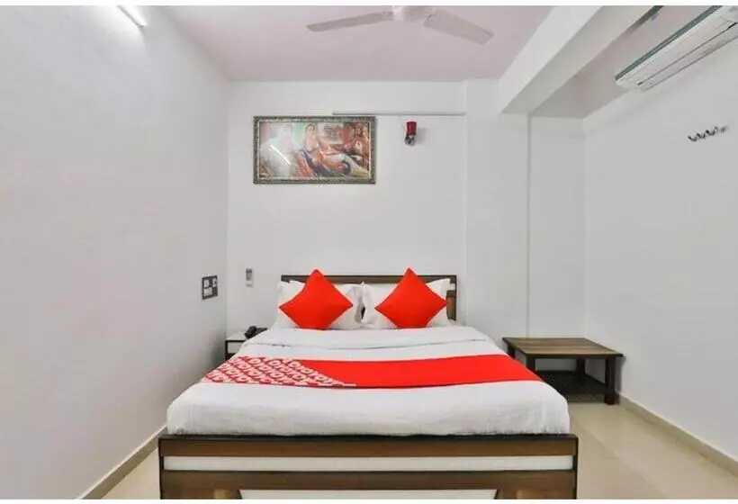 ホテル Day Night Stay, Surat