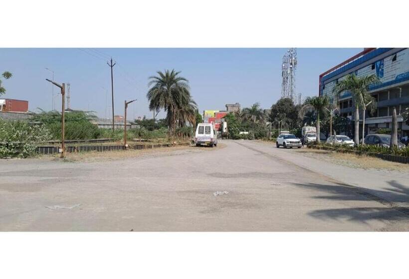 فندق Day Night Stay, Surat