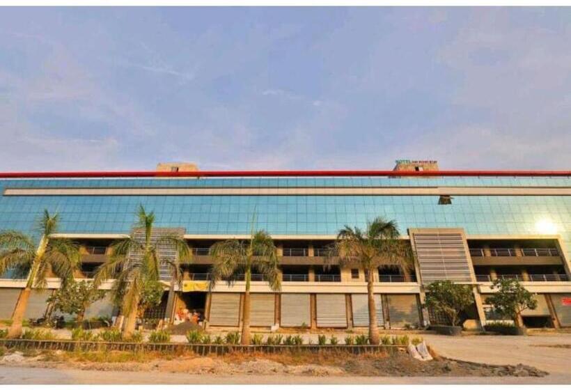 فندق Day Night Stay, Surat