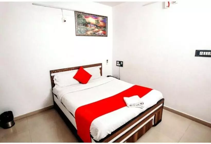 ホテル Day Night Stay, Surat