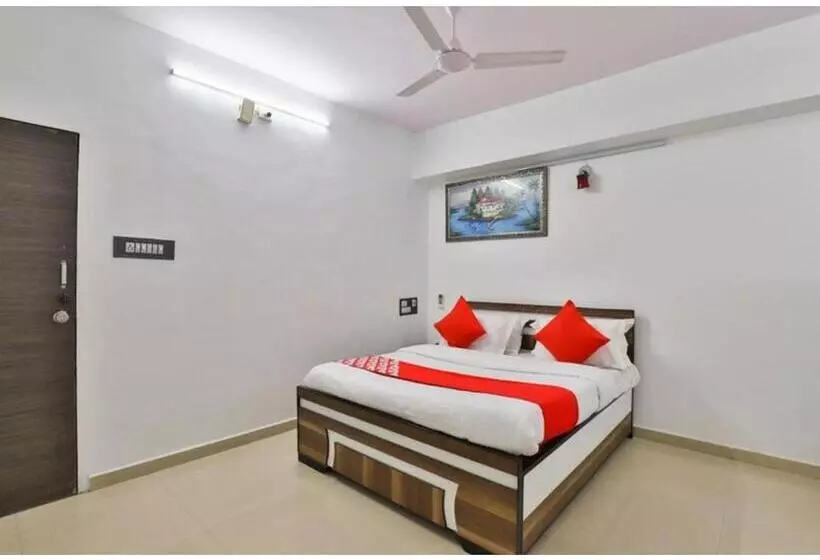 ホテル Day Night Stay, Surat