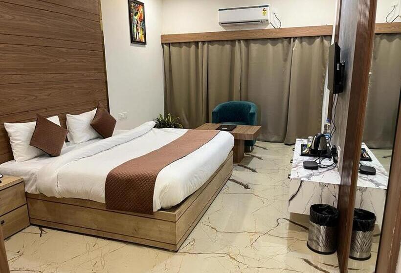 فندق Eco Park Rewa