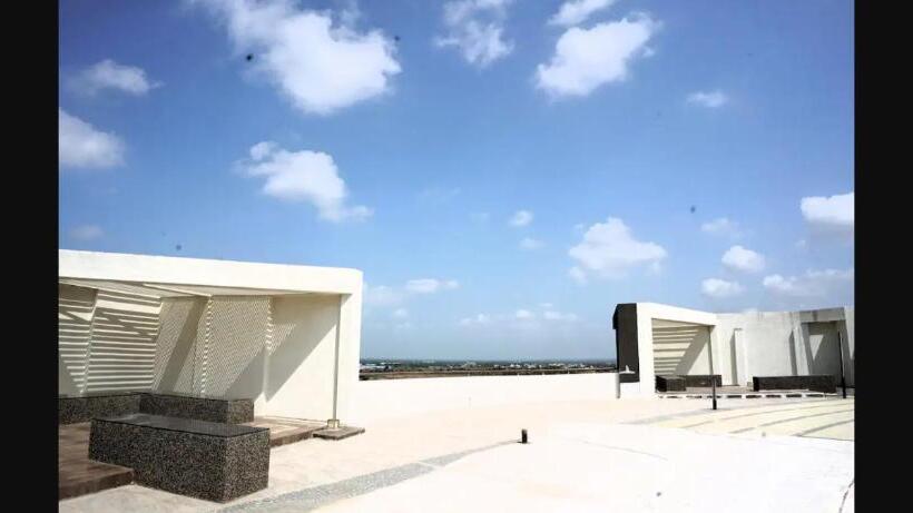 Hotel Fortune Penthouse 11th Floor With Sky Orbit Swimming Pool And Gym